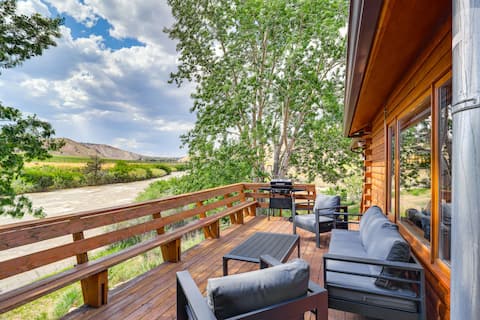 Dubois Riverfront Lodge w/ On-Site Fishing & Views