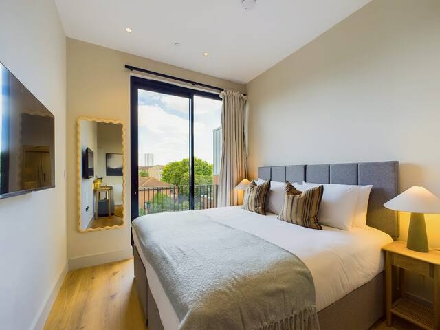 Beautiful Camden Town Apartment with Balcony gallery image 3