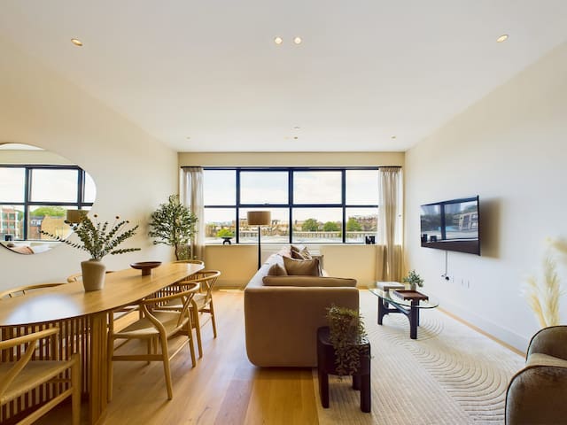 Beautiful Camden Town Apartment with Balcony