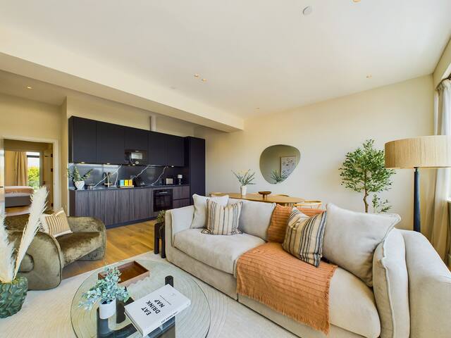 Beautiful Camden Town Apartment with Balcony gallery image 2
