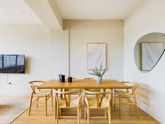 Incredible St Pancras Apartment with Balcony gallery image 5