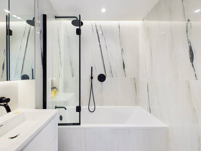 Spacious Camden Town Apartment with Balcony gallery image 4