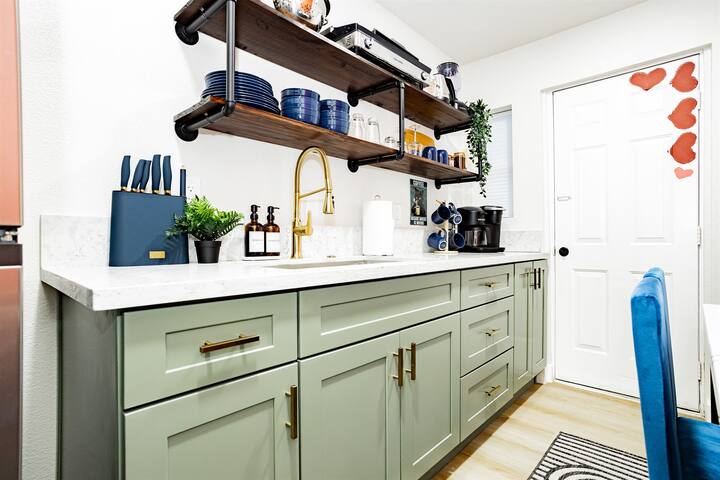 Las Vegas Downtown Private Modern x2 Suite Retreat gallery image 3