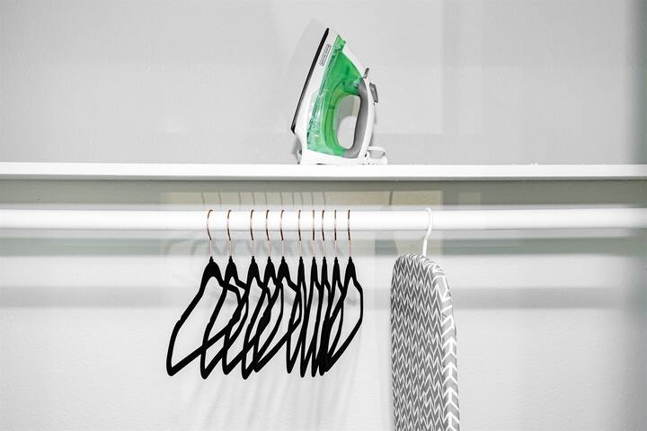 Las Vegas Downtown Private Modern x2 Suite Retreat gallery image 2