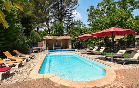 Amazing home in Saint-Martin-De-Castil