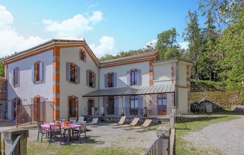 Awesome home in Privas with sauna