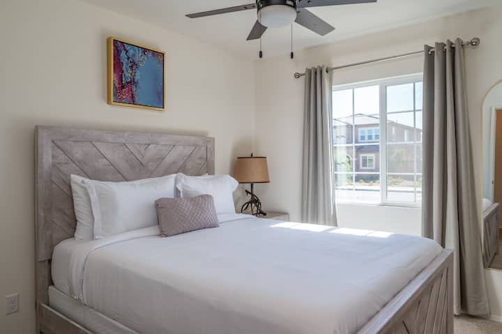 ห้องนอน #5: เตียงควีนไซส์ชั้นล่าง