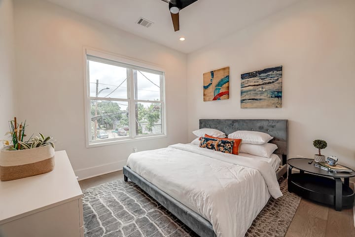 Dormitorio de invitados 2 con baño privado y vestidor grande
