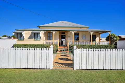 Elegant Queenslander Retreat with Modern Flair