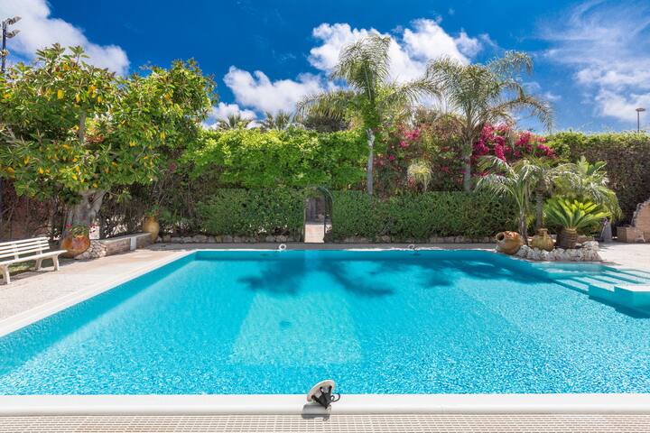 Thalissa Beach House – Villa by BarbarHouse gallery image 4