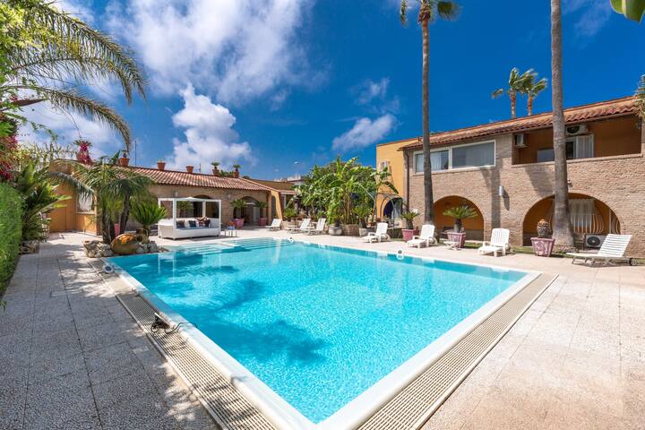 Thalissa Beach House – Villa by BarbarHouse gallery image 2