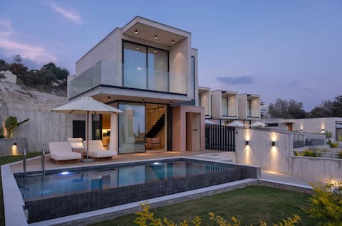 Luxurious Townhouse with Heated Pool in Paphos