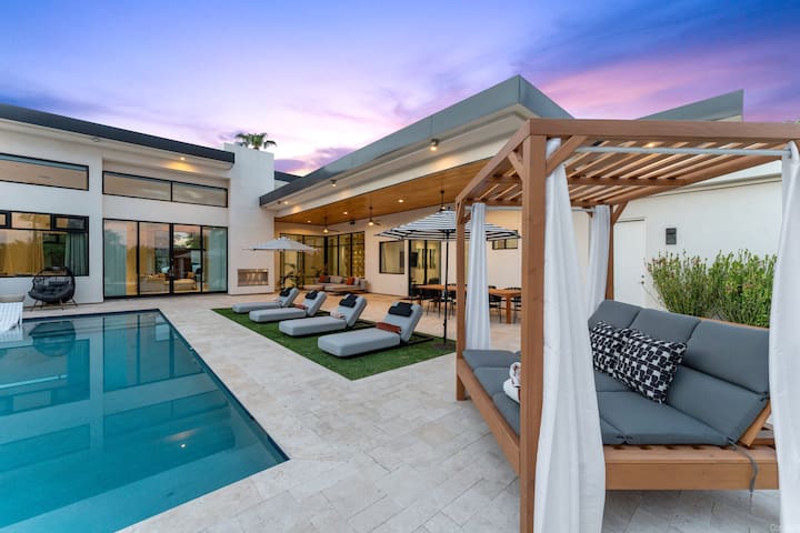 Luxury Modern Estate – Resort Amenities & Oasis!