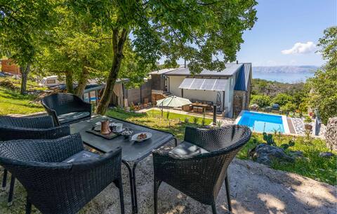 Cozy home in Bater with house sea view