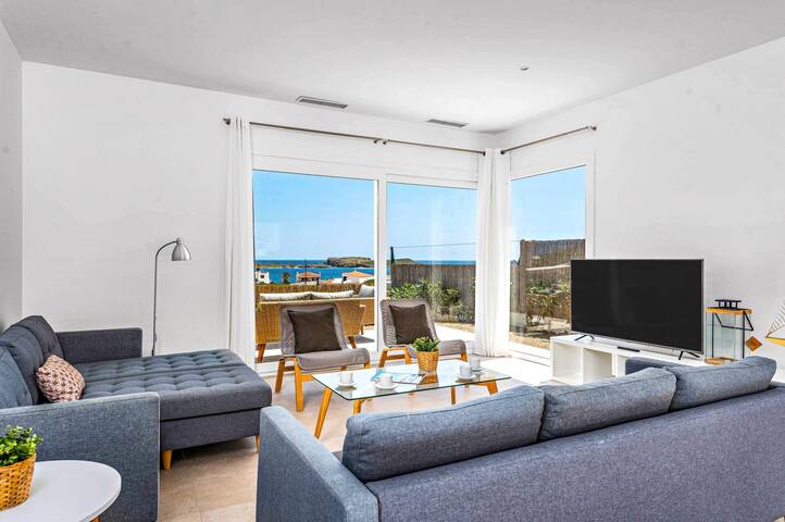 Villa Carmela by Villa Plus gallery image 4