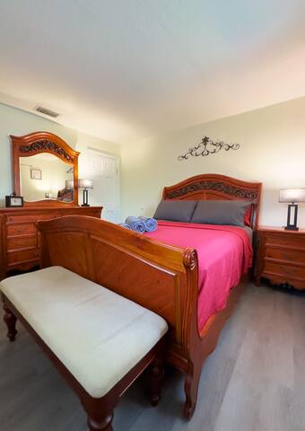 Spacious 3BR Oasis with Private Pool gallery image 4