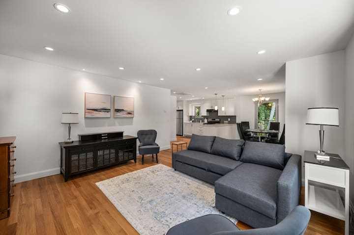 2 Level Suite ~ Tranquil & Relaxing ~ Creekside - Burnaby