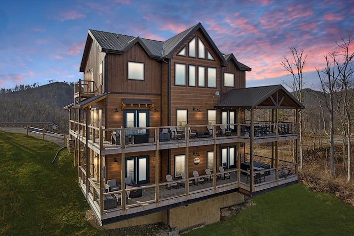 Sleeps 22 with Fire Pit, View, Hot Tub, Game Room - Cabins for