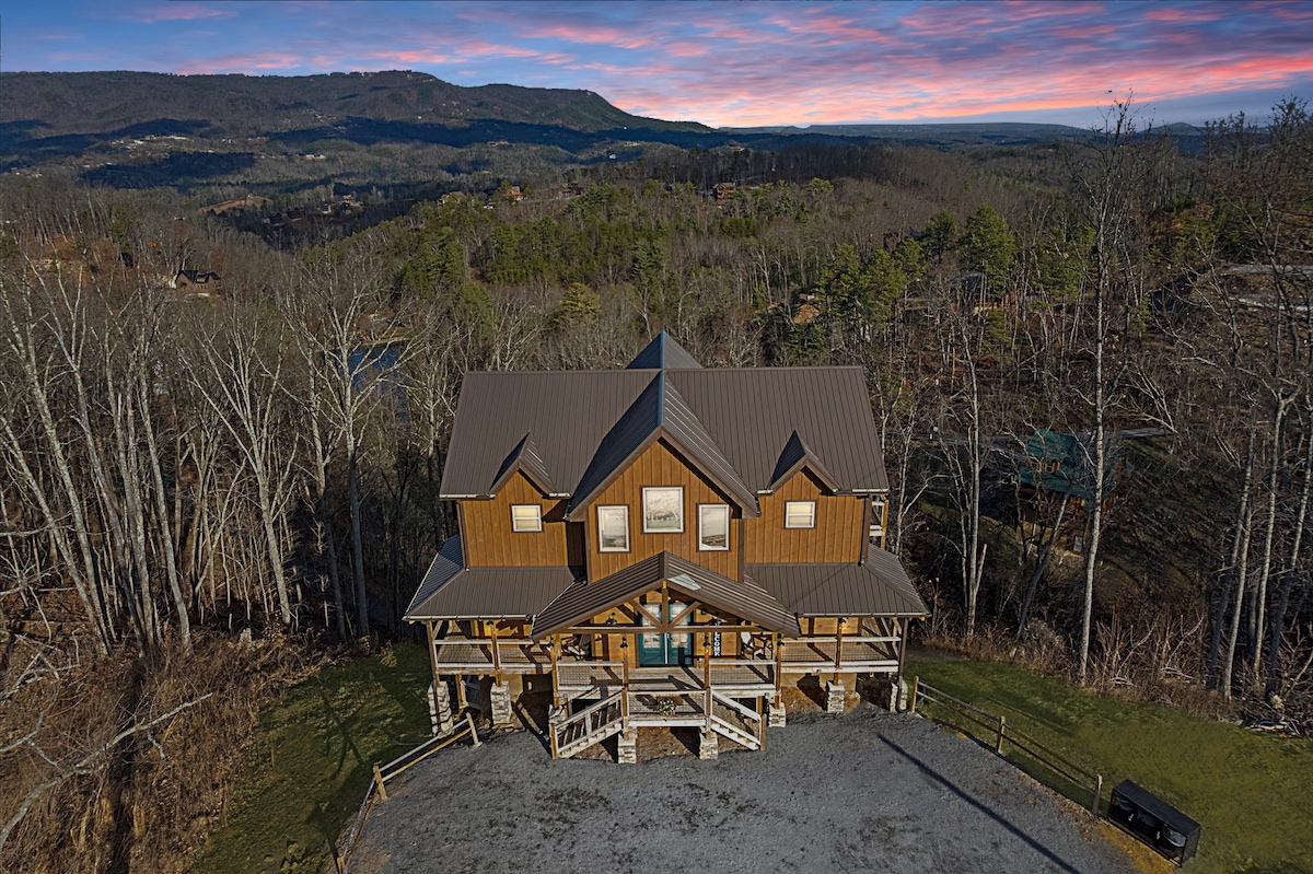 Sleeps 22 with Fire Pit, View, Hot Tub, Game Room - Cabins for