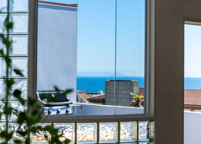 Oceanview 3BR | Near Beach | Parking gallery image 5