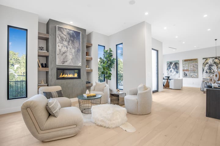 New Hollywood Hills Modern – Pool & City Views