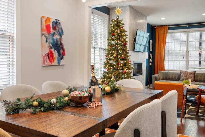 The Aurora: Holiday Home with Nashville Skyline