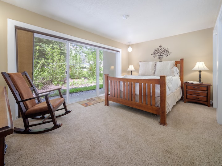 Dormitorio principal con cama tamaño queen - Nivel medio