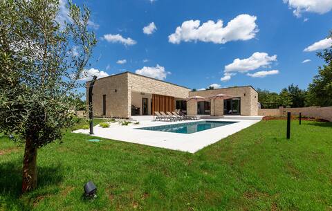 Amazing home in Klarici