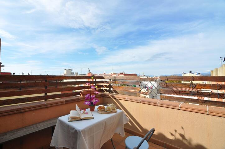 Spacious Apartment in Roses, Costa Brava! 4 Bedroo gallery image 3