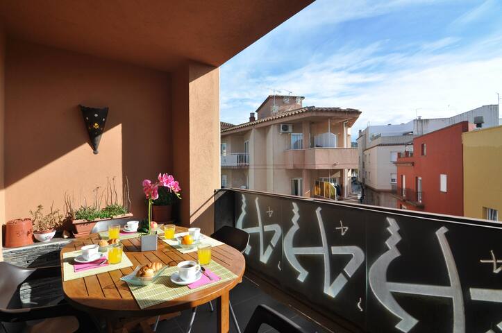 Spacious Apartment in Roses, Costa Brava! 4 Bedroo gallery image 2