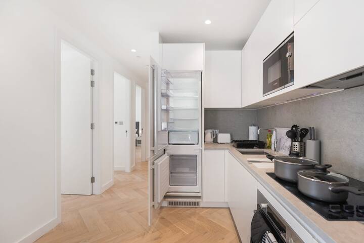 3BR-Sleeps8-Central London-Parking gallery image 4