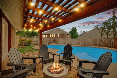 3-BD Backyard Oasis w Pool, Patio, Firepit