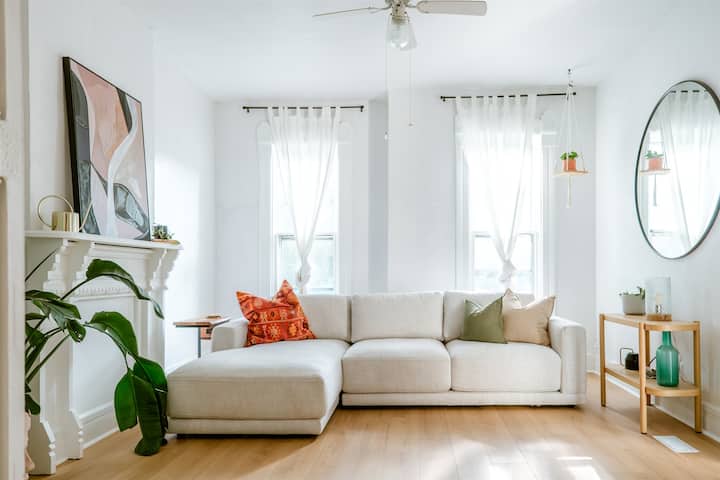 Spacious, Perfect for Groups, 4BR 3.5BA Fast Wi-Fi