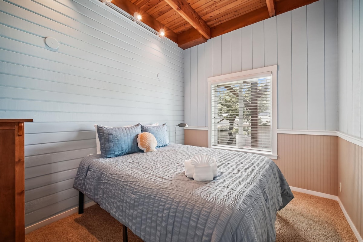 Dormitorio en la planta baja en The Aerie