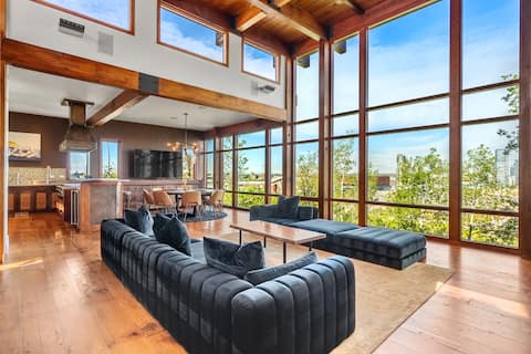 Luxury Lodge: Epic Views, Bridal & Exec Haven