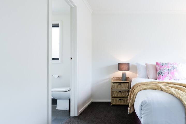 Perfect for groups and large families – Sleeps 12 gallery image 5