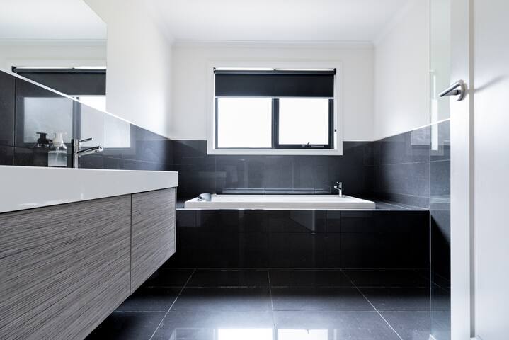 Perfect for groups and large families – Sleeps 12 gallery image 3