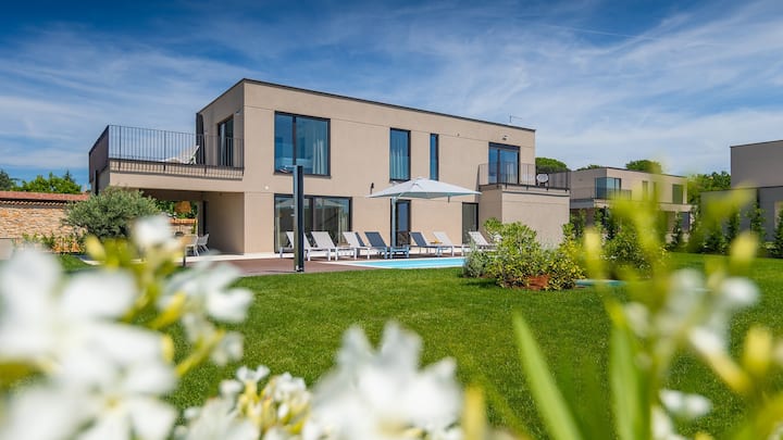 Villa Rosalie with Sauna & Pool by Villas Guide