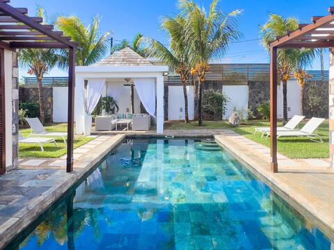 Luxurious Villa with Private Infinity Pool
