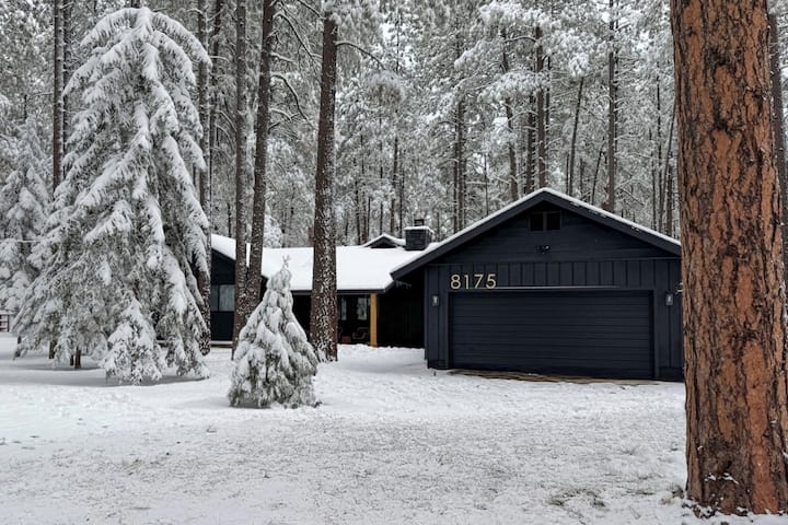 Hot Tub & Game Room! Pinetop 'Wild Horse Retreat' - Hawley Lake, McNary