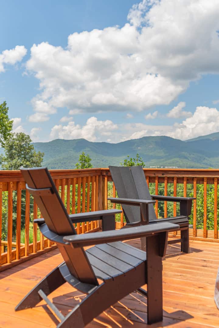 Bowtie MNT View Home~ Asheville * Hot tub