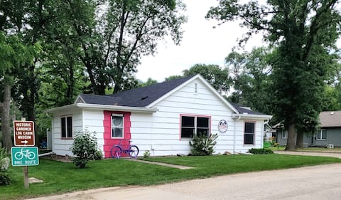 1 Block from Amusement Park-Sleeps 12