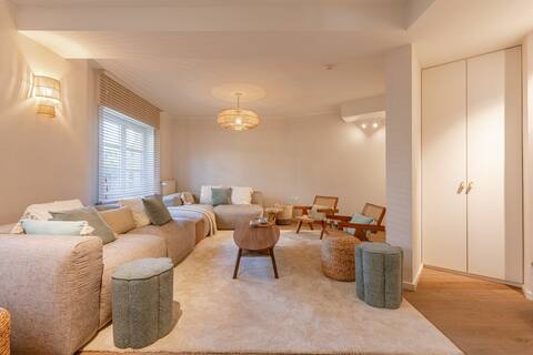 Huswell - Beautiful home for 14 guests , pets are