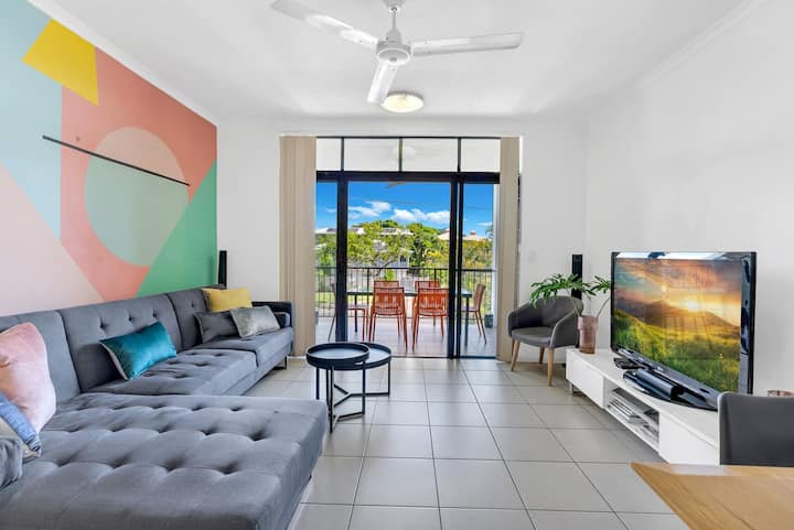 The Loft Trendy Coastal Charm With Pool - Cairns
