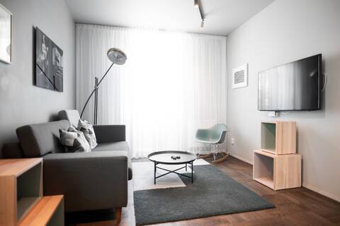 City Comfort: Cozy 4-Person Apartment Close to Sto