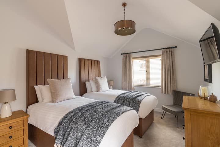 LAIK_UPPER_OAK_STREET-00094_HRJ