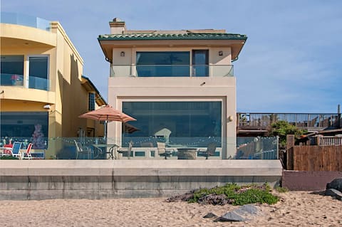 Beachfront- Gorgeous 4 Bedroom House