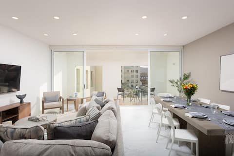 Top Airbnb: Modern 3BR - Prime Location near Beach & Marina. in Cabo San Lucas