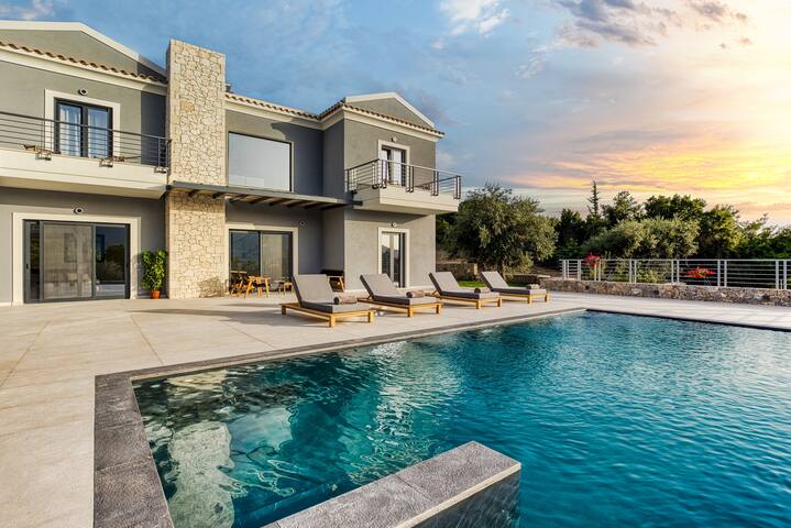 TitusCFU Holiday Rentals Management managed Airbnb listing 3