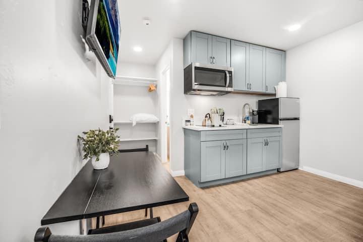 Central Modern Apartment W/ Parking - Sleeps 3 - El Cajon, CA